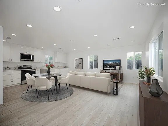 Foto del edificio - 21028 Ingomar St