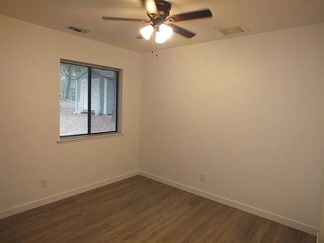 Building Photo - 5680 Azalea Cir