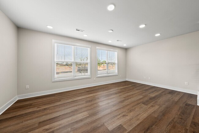 Foto del edificio - 3018 White Rail Dr