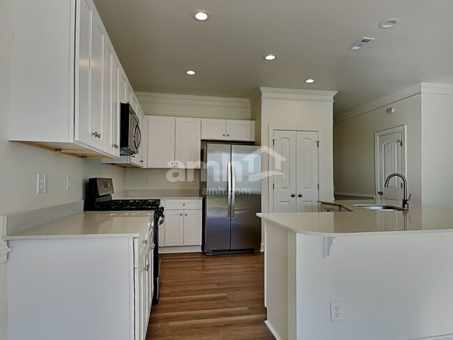 Building Photo - 806 Willow Tower Ct