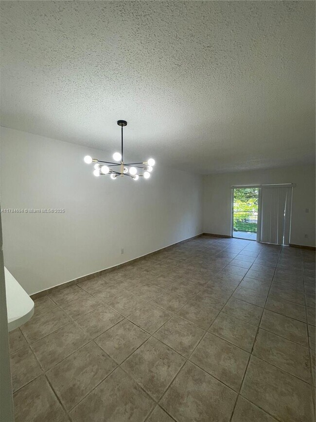 Foto del edificio - 13685 NE 10th Ave