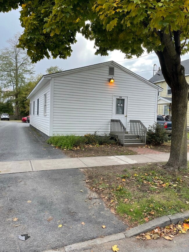 Building Photo - 123 Brinkerhoff St