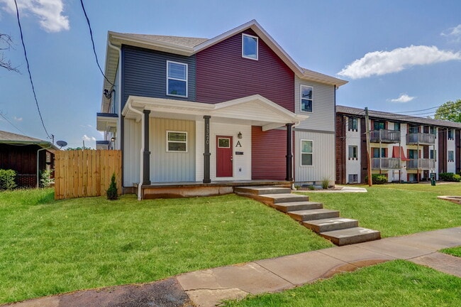 Building Photo - 509 E Madison St