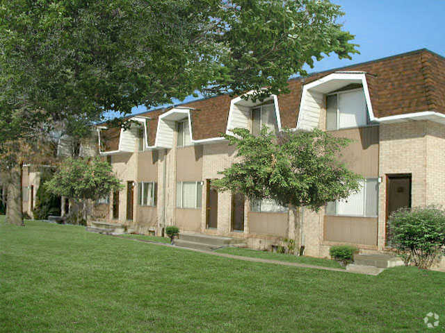 Otros - Tallmadge Towne Apartments