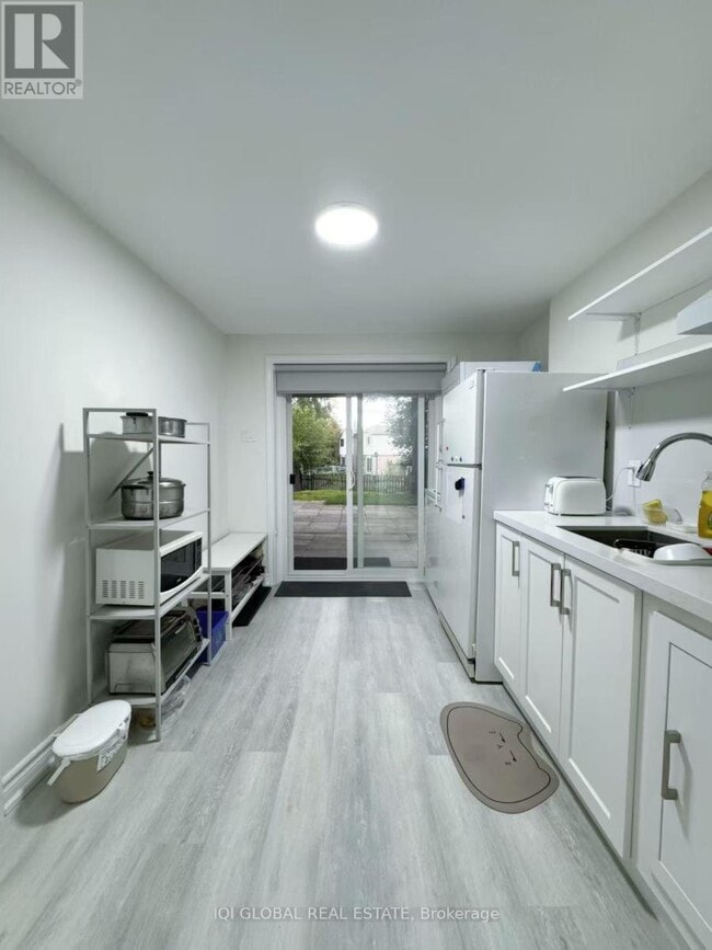 Building Photo - 130 Carolbreen Square