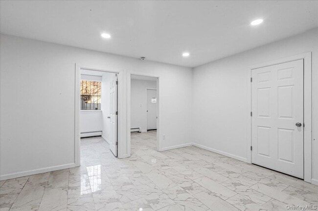 Foto del edificio - 953A E 217th St