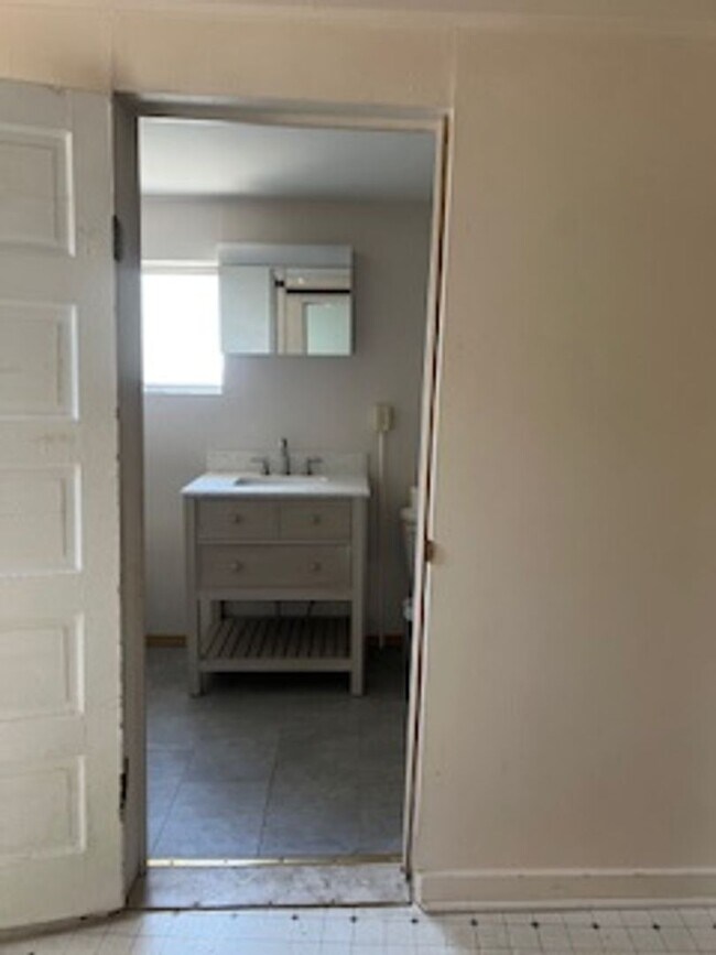 Foto del edificio - 2 Bedroom House with Fenced Back Yard