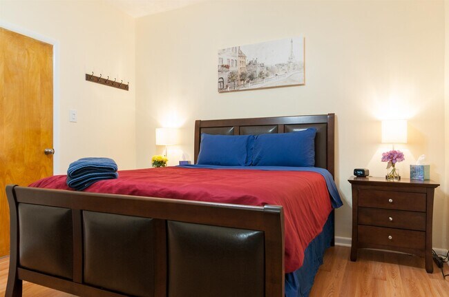 Building Photo - 634 Boulevard E