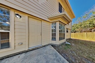 Building Photo - 727 Pateway Ct