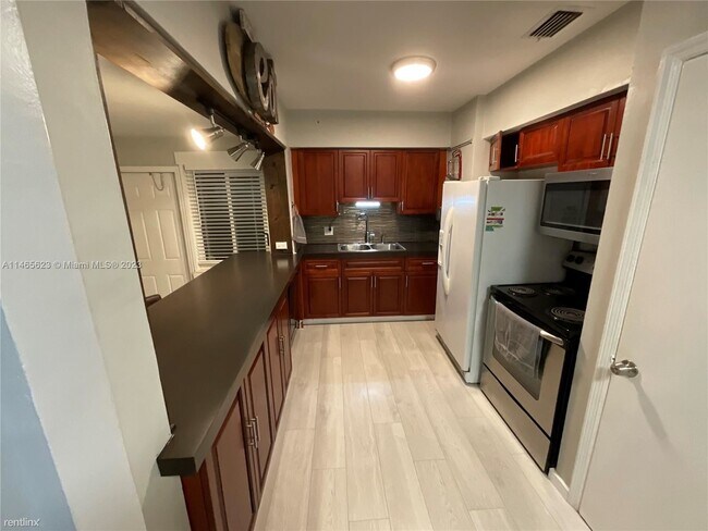 Foto del edificio - 3 br, 2 bath House - 385 NW 129th St