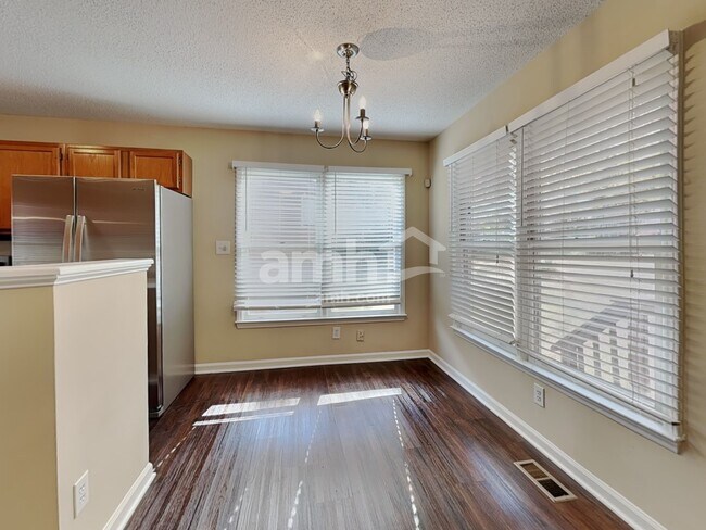 Foto del edificio - 4805 Adams Ridge Dr