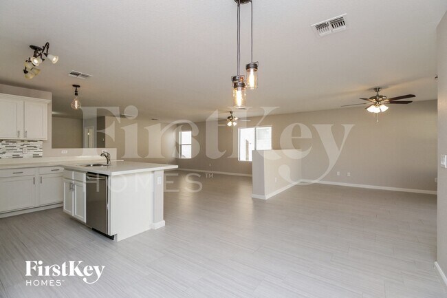 Building Photo - 1130 E Oak Rd