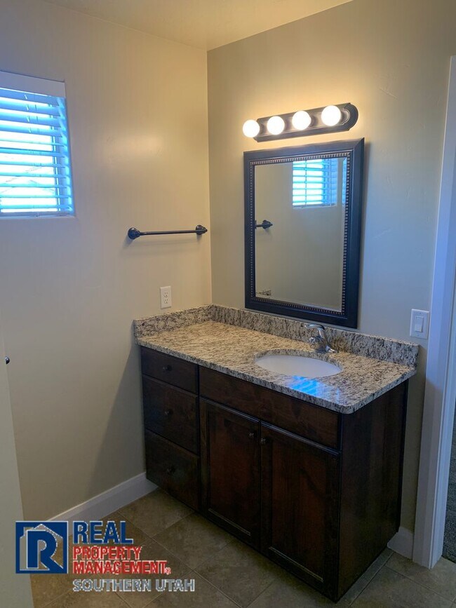 Foto del edificio - MILLCREEK SPRINGS TOWNHOME