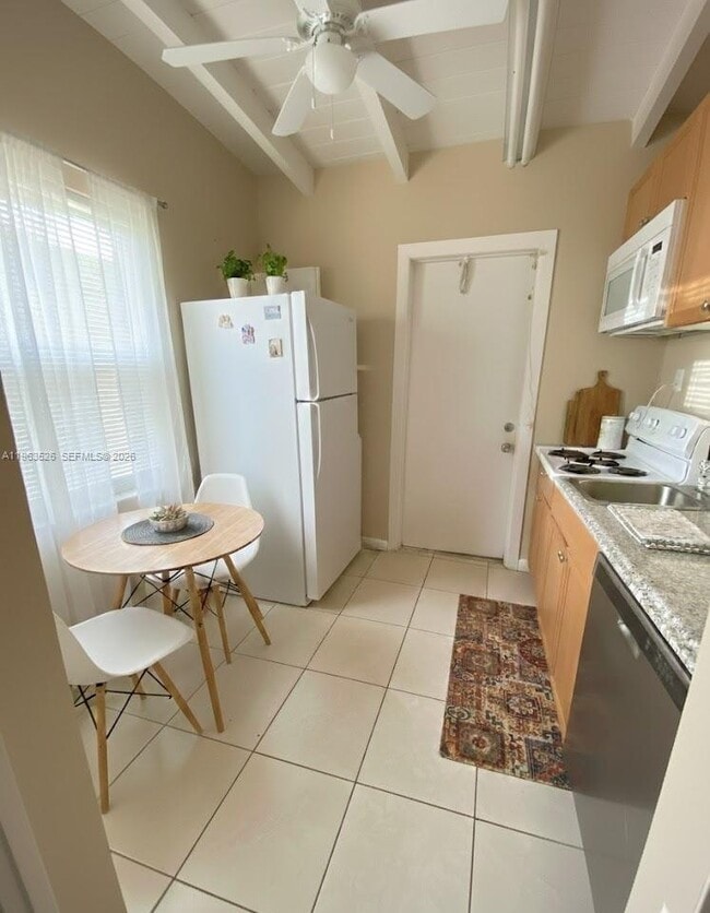 Foto del edificio - 2349 NW 13th Ct