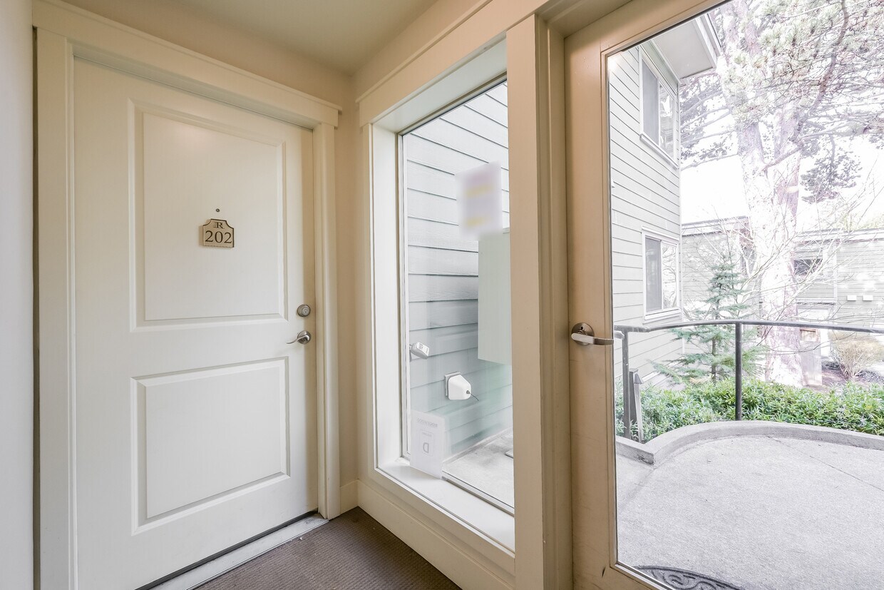 3208 81st Pl SE Unit D202, Mercer Island, WA 98040 Condo for Rent in Mercer Island, WA