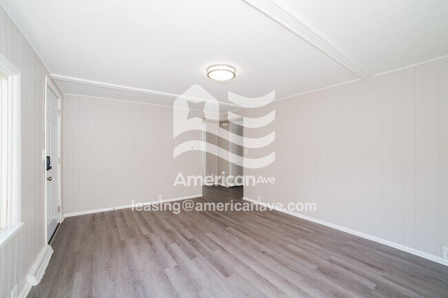 Foto del edificio - 2227 N Northcrest Dr