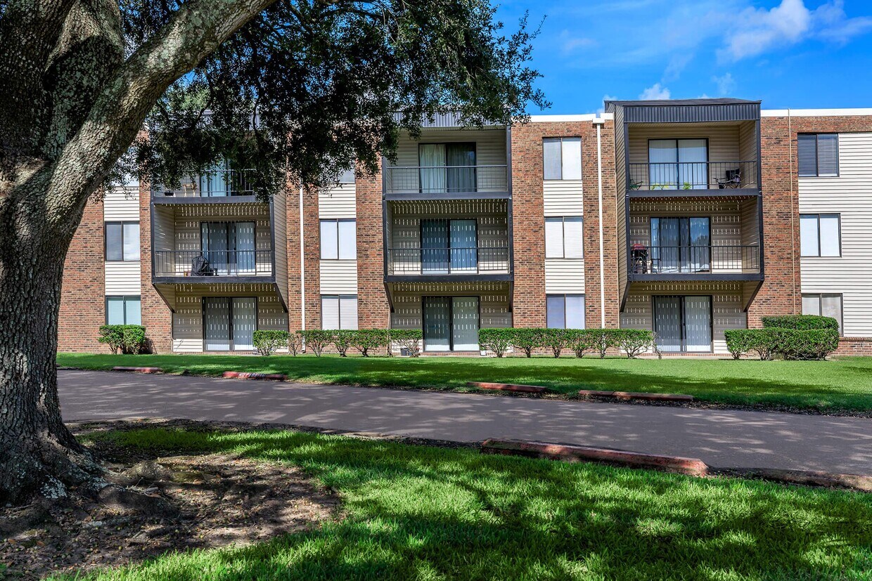 Glen Oaks Apartments 520 S Dowlen Rd Beaumont, TX