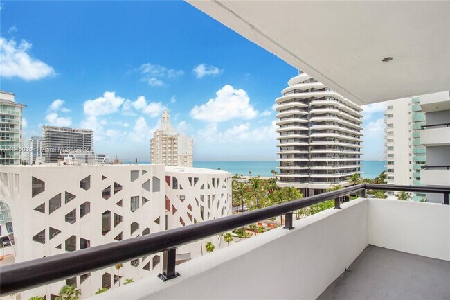 Foto del edificio - 3200 Collins Ave