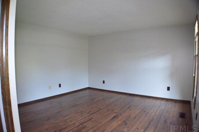 Foto del edificio - 8201 Newfield Dr