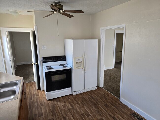 Building Photo - 418 Colorado Ave