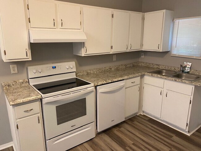 Foto del edificio - Maryville 37803 - 2-bedroom, 1-bath Duplex for Rent in Blount County - Call Chad Weeks (865) 567-...