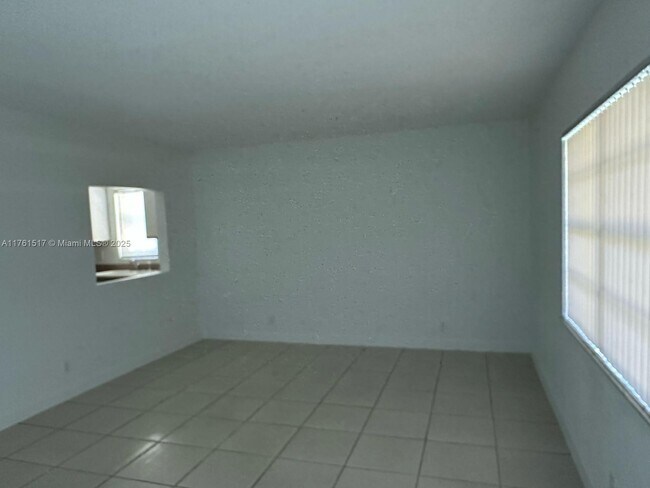 Foto del edificio - 4160 NW 21st St