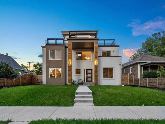Building Photo - 4 or 5 Bedroom Single Family Dream Home Aw...