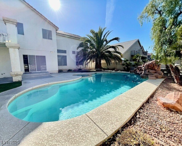 Foto del edificio - 436 Beardsley Cir