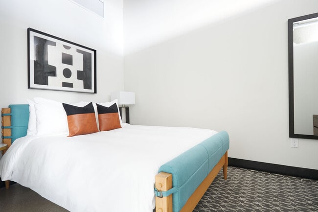 Building Photo - MAX