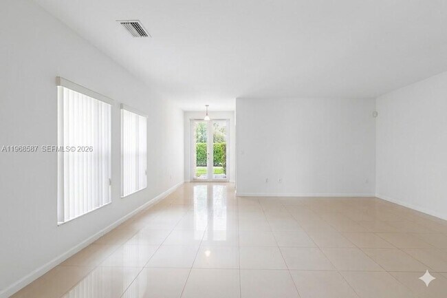 Foto del edificio - 2780 SW 33rd Ave