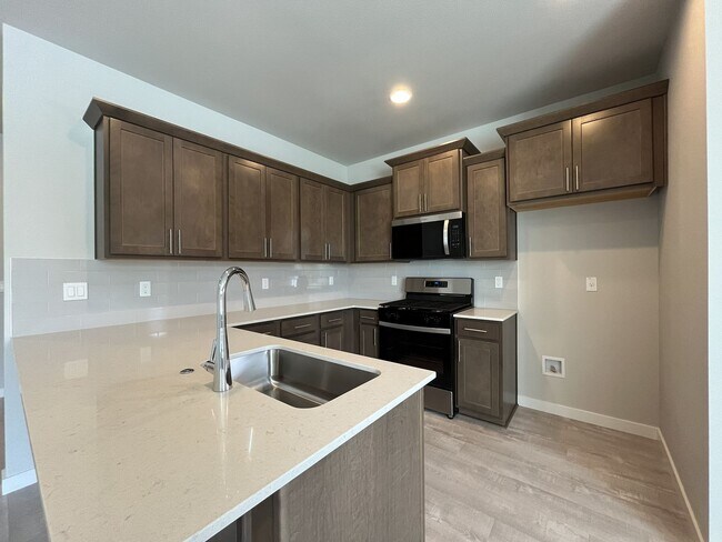 Foto del edificio - Beautiful Newer Construction 4 Bedroom Forest Grove Home with Open Layout, Quartz Kitchen & Moder...