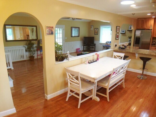 Foto del edificio - 2756 Deerwood Trail