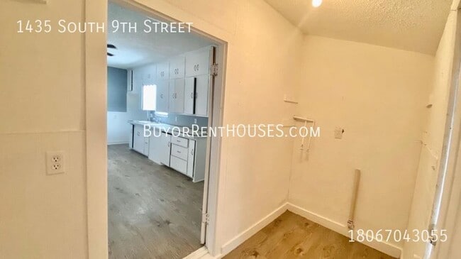 Building Photo - $499 Move-In Special (+ admin fee) + $0 De...