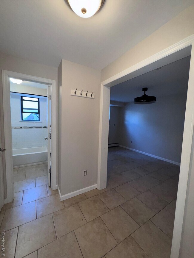 Foto del edificio - 65 W Broadway