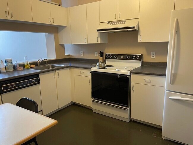 Foto del edificio - 240 Heath St