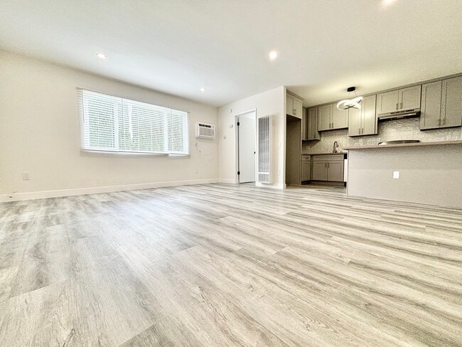 Foto del edificio - 6546 Sepulveda Blvd