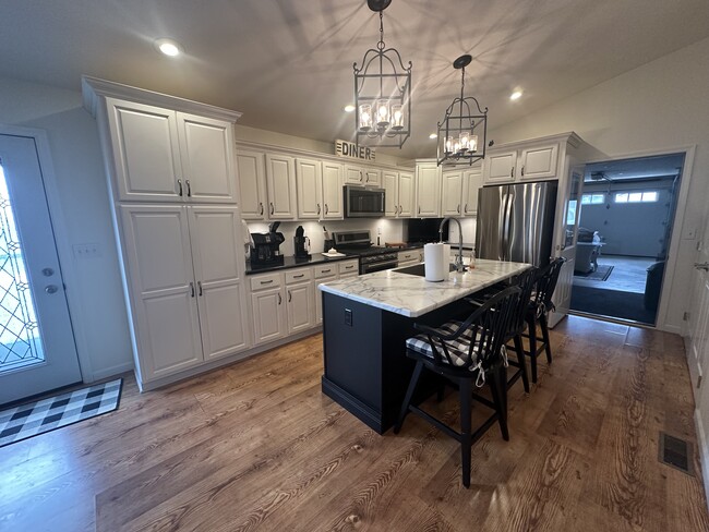 Building Photo - 7712 Walnut St