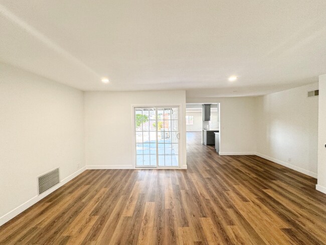 Foto del edificio - 8015 Grove St