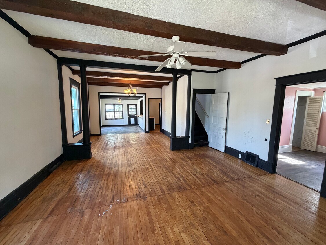 Building Photo - 231 E 16th St
