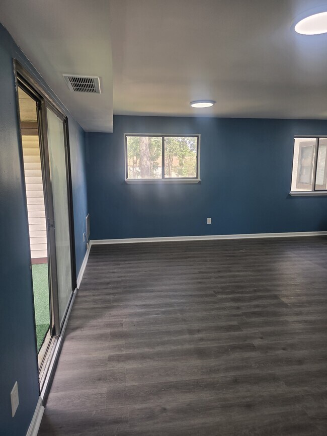 Foto del edificio - 2427 Bayberry Ct