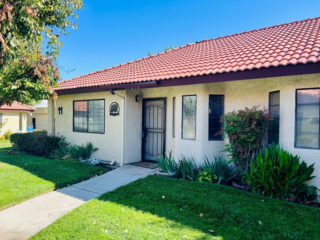 Foto principal - Inviting Gated Community Townhome—Jess Ranch 55+