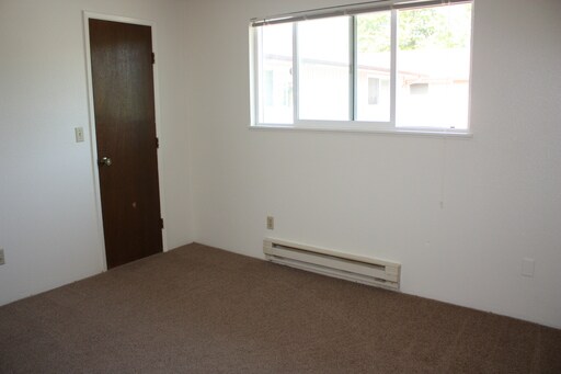 Foto del edificio - 112 NE Conifer Blvd
