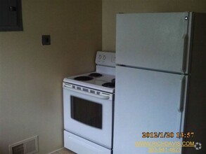 Building Photo - 1162 N Yosemite St