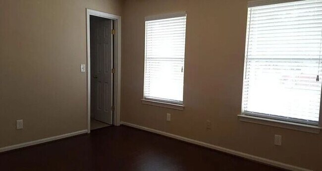 Foto del edificio - 404 Gibson Forest Dr