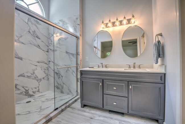 Foto del edificio - 10 Southchase Dr