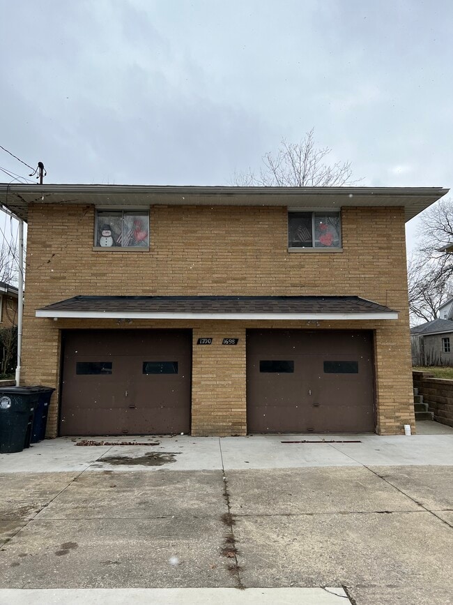 Building Photo - 1700 Liberty Dr