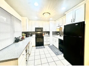 Building Photo - 5066 Colonial Ct