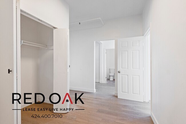 Foto del edificio - Charming One Bedroom with Beautiful Hardwo...