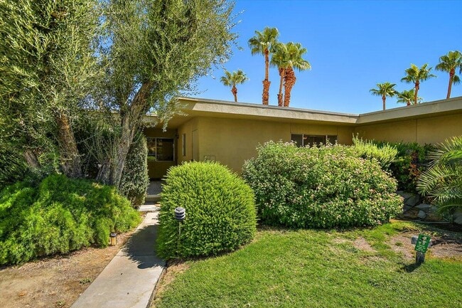 Building Photo - 2112 Southridge Dr