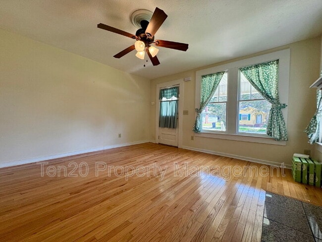 Building Photo - 1507 14th Ct